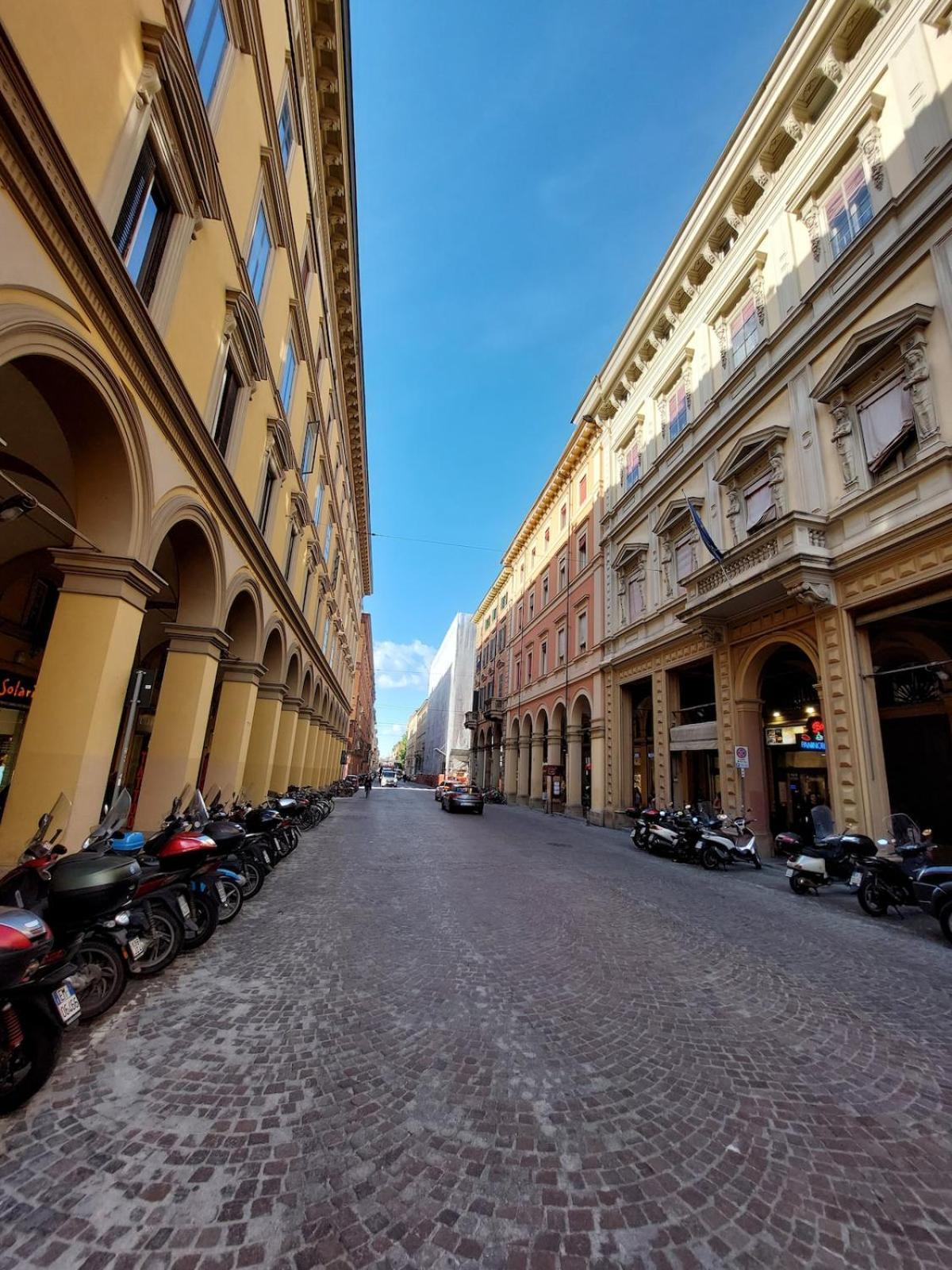 Monolocale Sui Tetti Di Bologna - Via Indipendenzaアパートメント エクステリア 写真