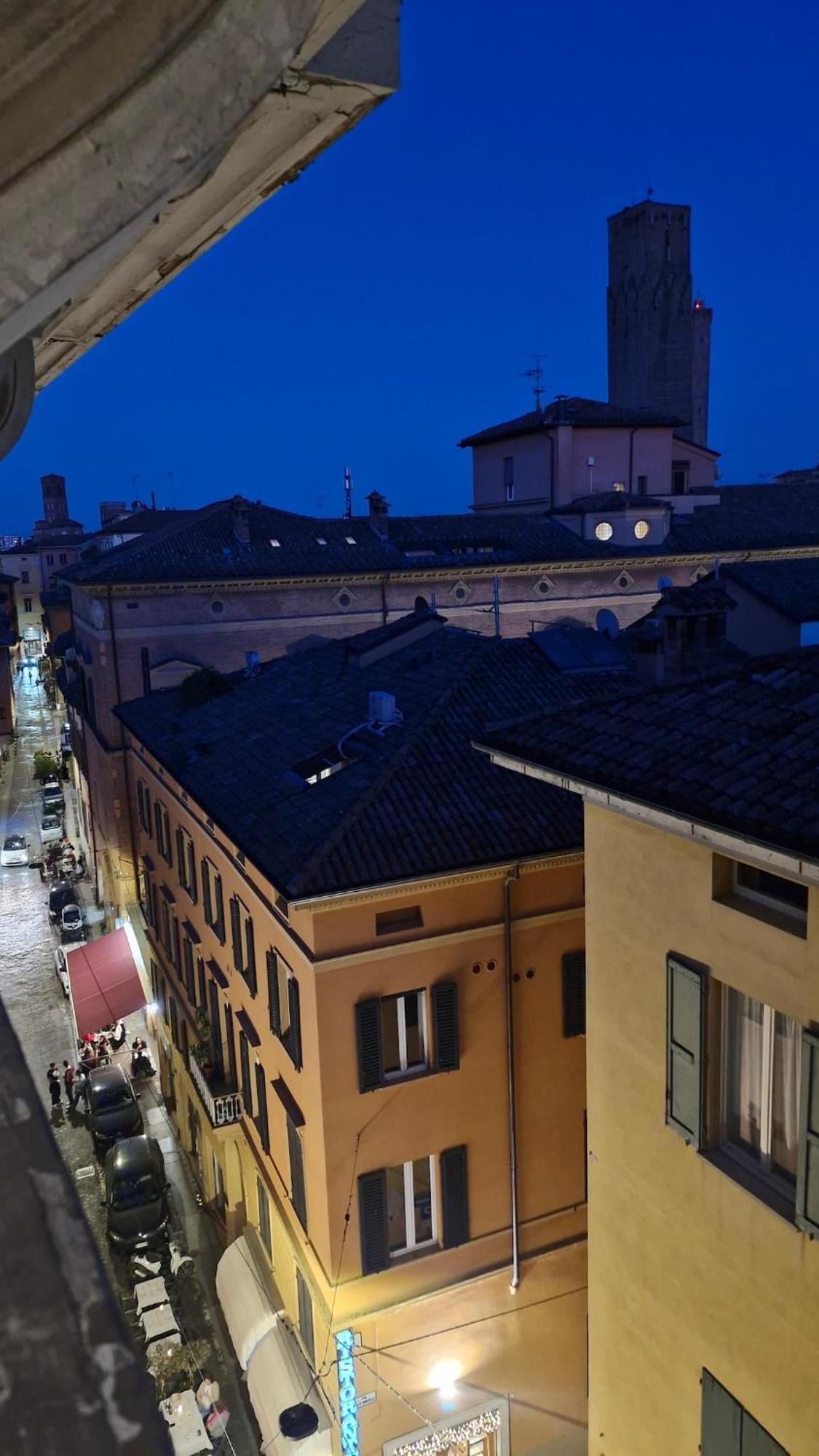 Monolocale Sui Tetti Di Bologna - Via Indipendenzaアパートメント エクステリア 写真