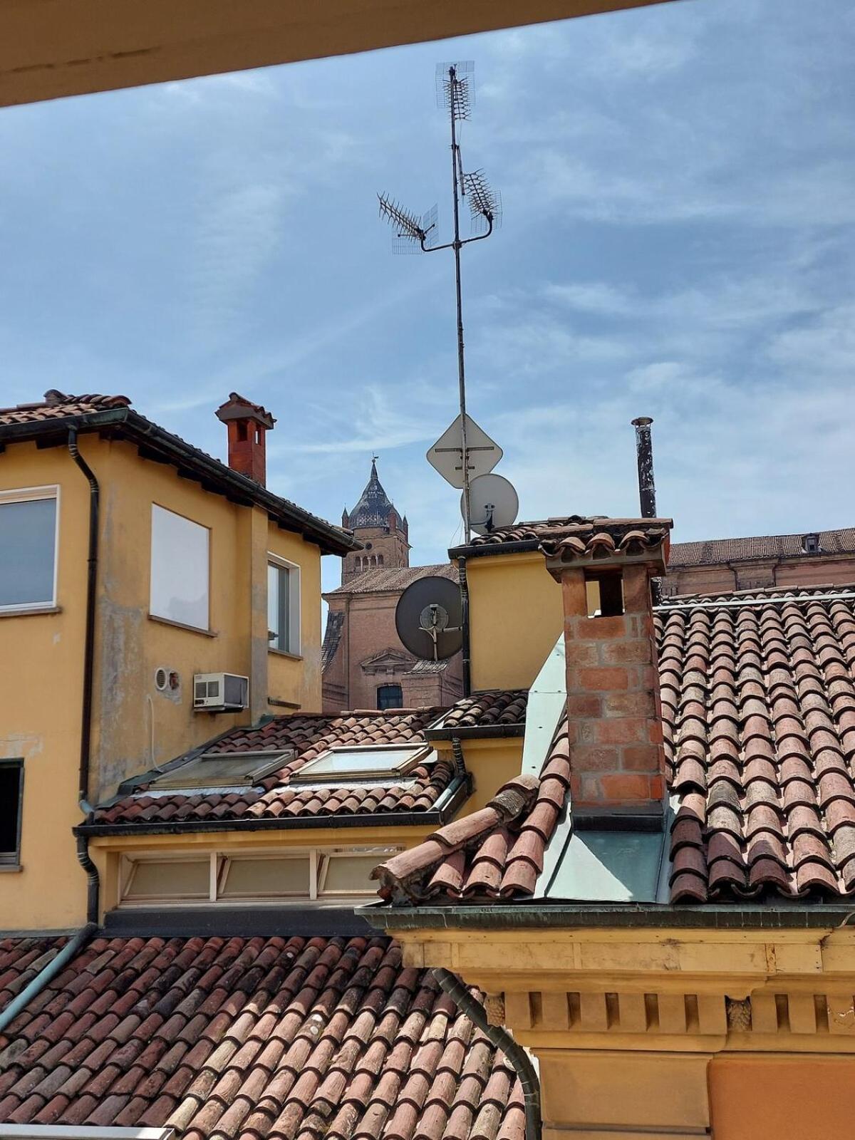 Monolocale Sui Tetti Di Bologna - Via Indipendenzaアパートメント エクステリア 写真